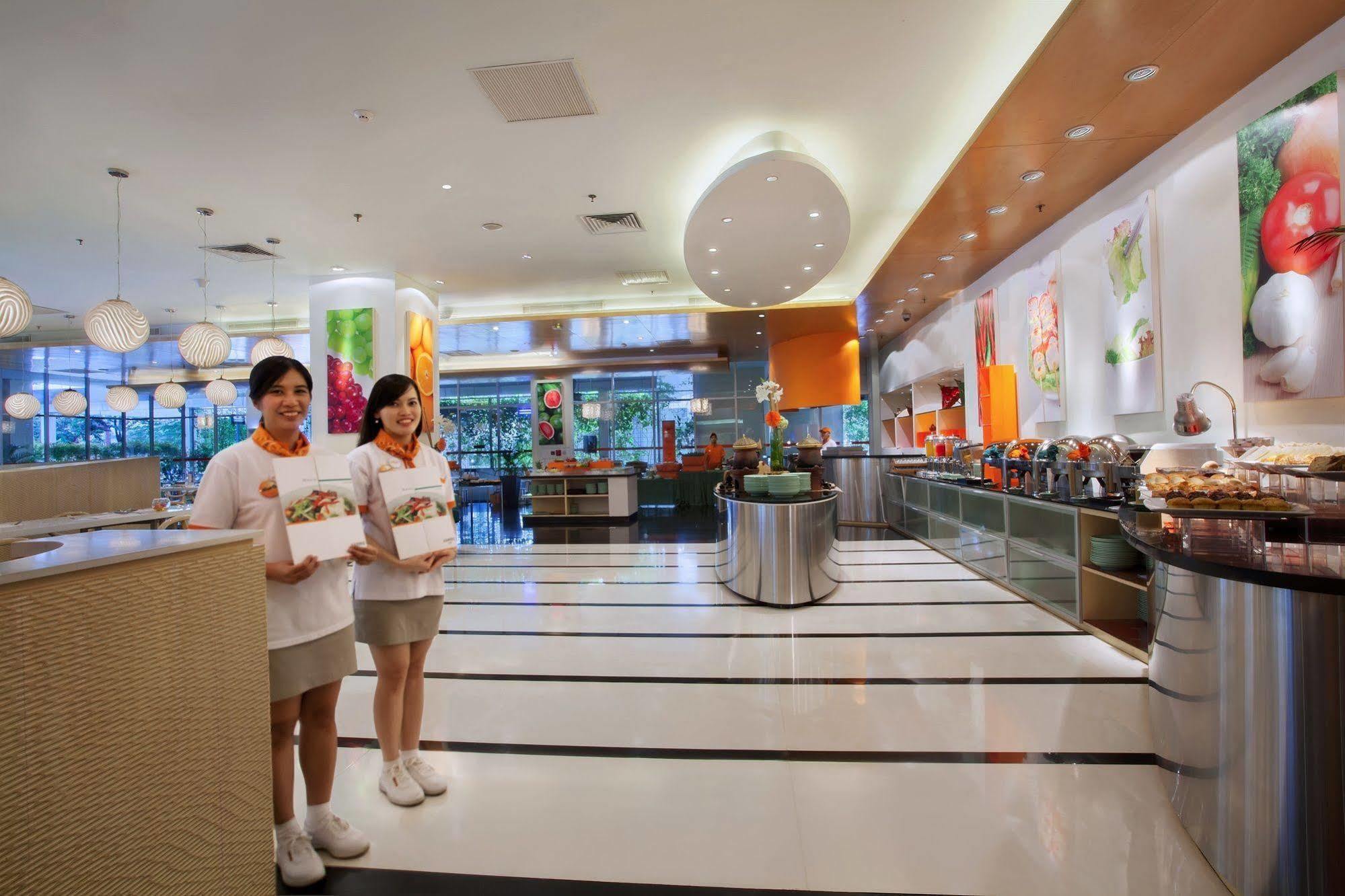 Harris Hotel And Conventions Kelapa Gading Джакарта Екстериор снимка