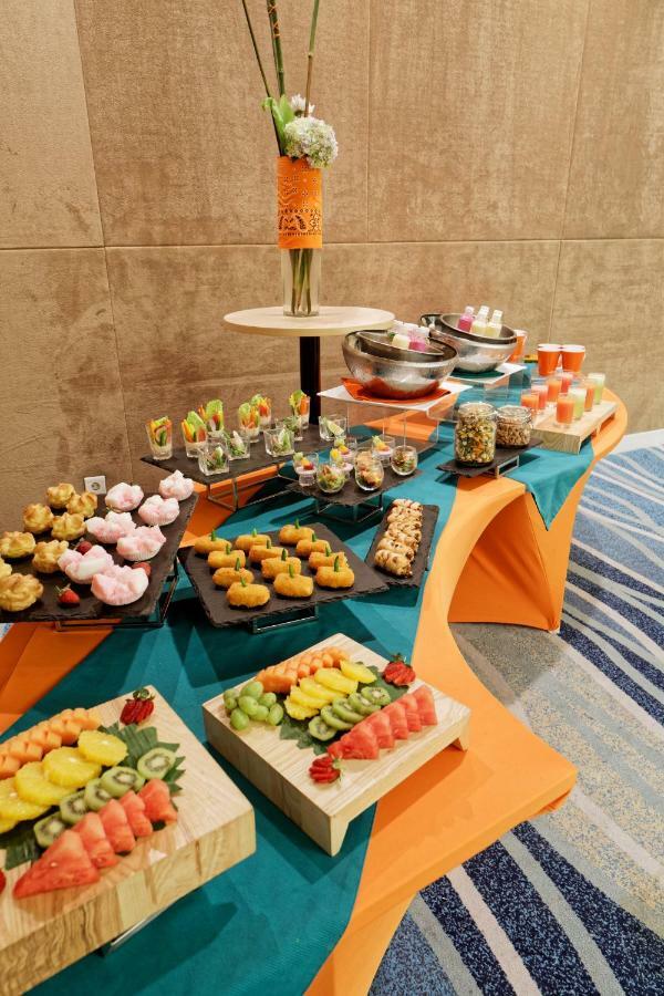 Harris Hotel And Conventions Kelapa Gading Джакарта Екстериор снимка